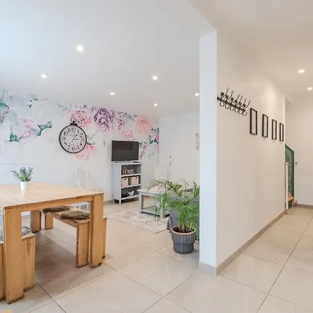 Hébergement de vacances Cosy Cottage, 5 Minutes Disneyland! Magny-le-Hongre